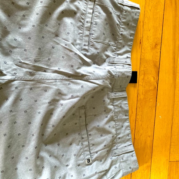 Travis Mathew Active Wear Casual Shorts, Mens Size 32 - Picture 2 of 3